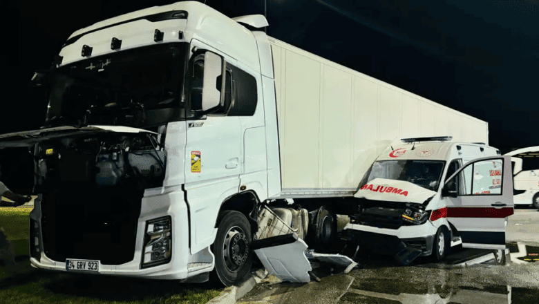 Tır ambulans kazası