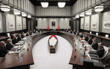Kritik MGK'da