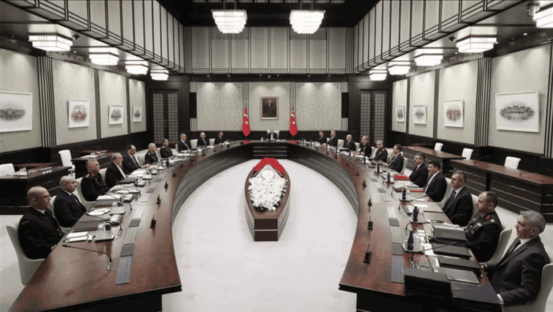 Kritik MGK'da