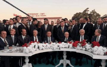 Bahçeli Düğün Şahidi