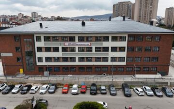 83 yeni okul